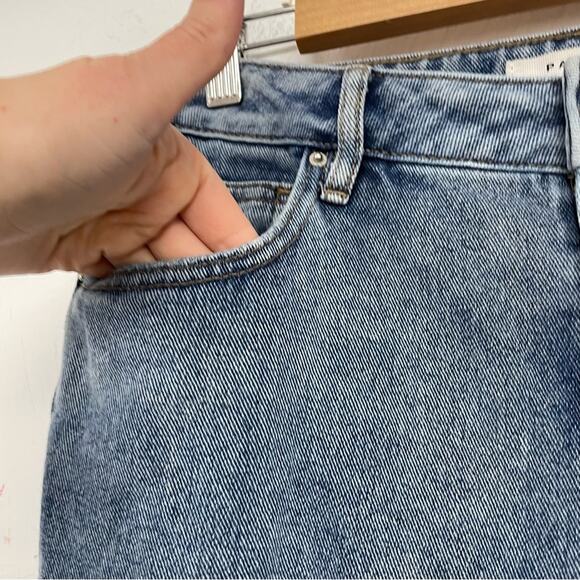 Pacsun Medium Wash High Rise Mom Jeans Womens 28 Short Distressed Blue Denim - Picture 4 of 12